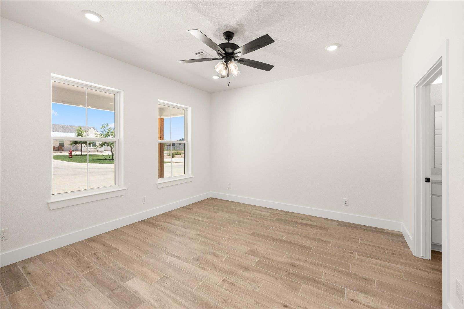 802 S Creek St #101 Property Photo 12
