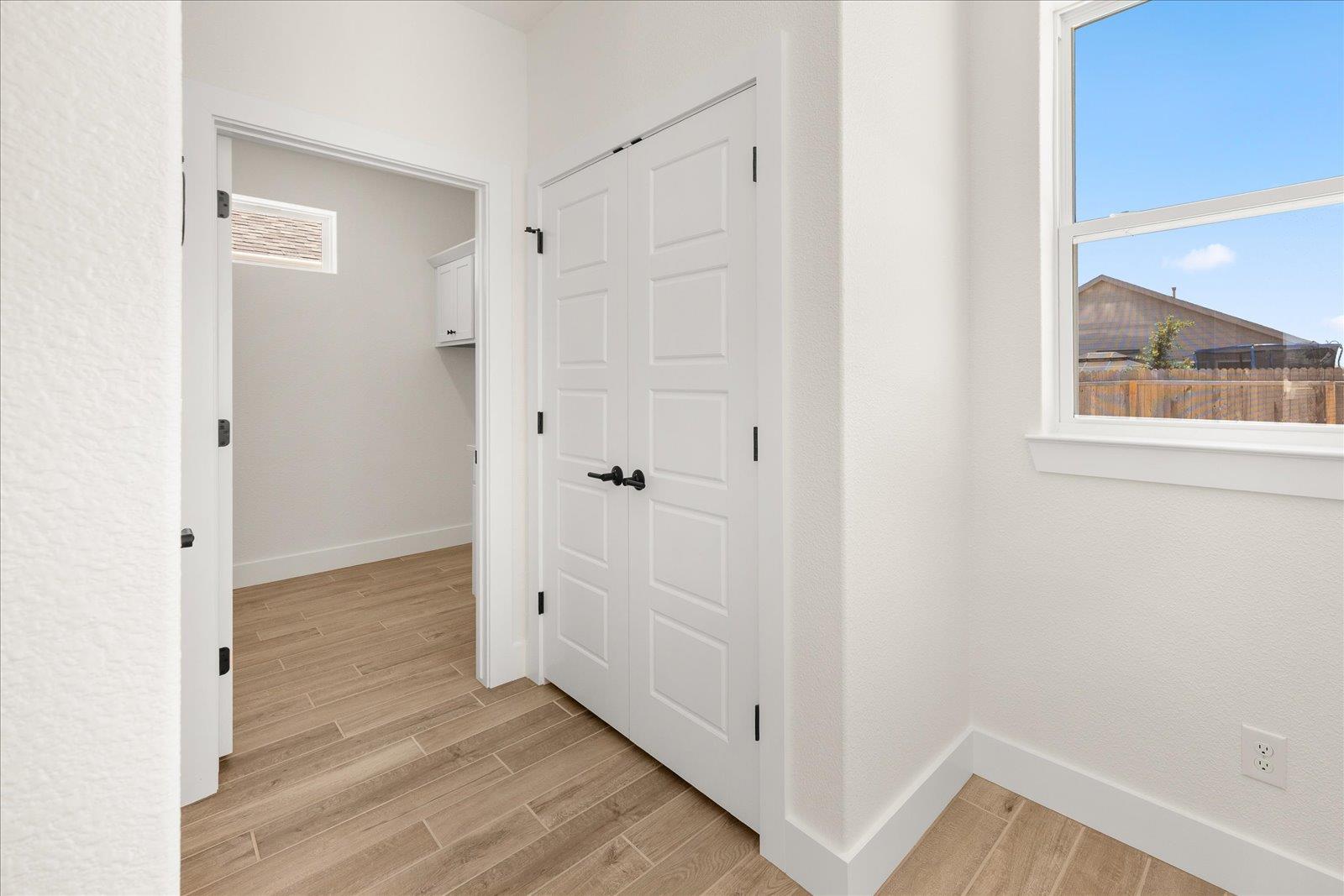 802 S Creek St #101 Property Photo 16