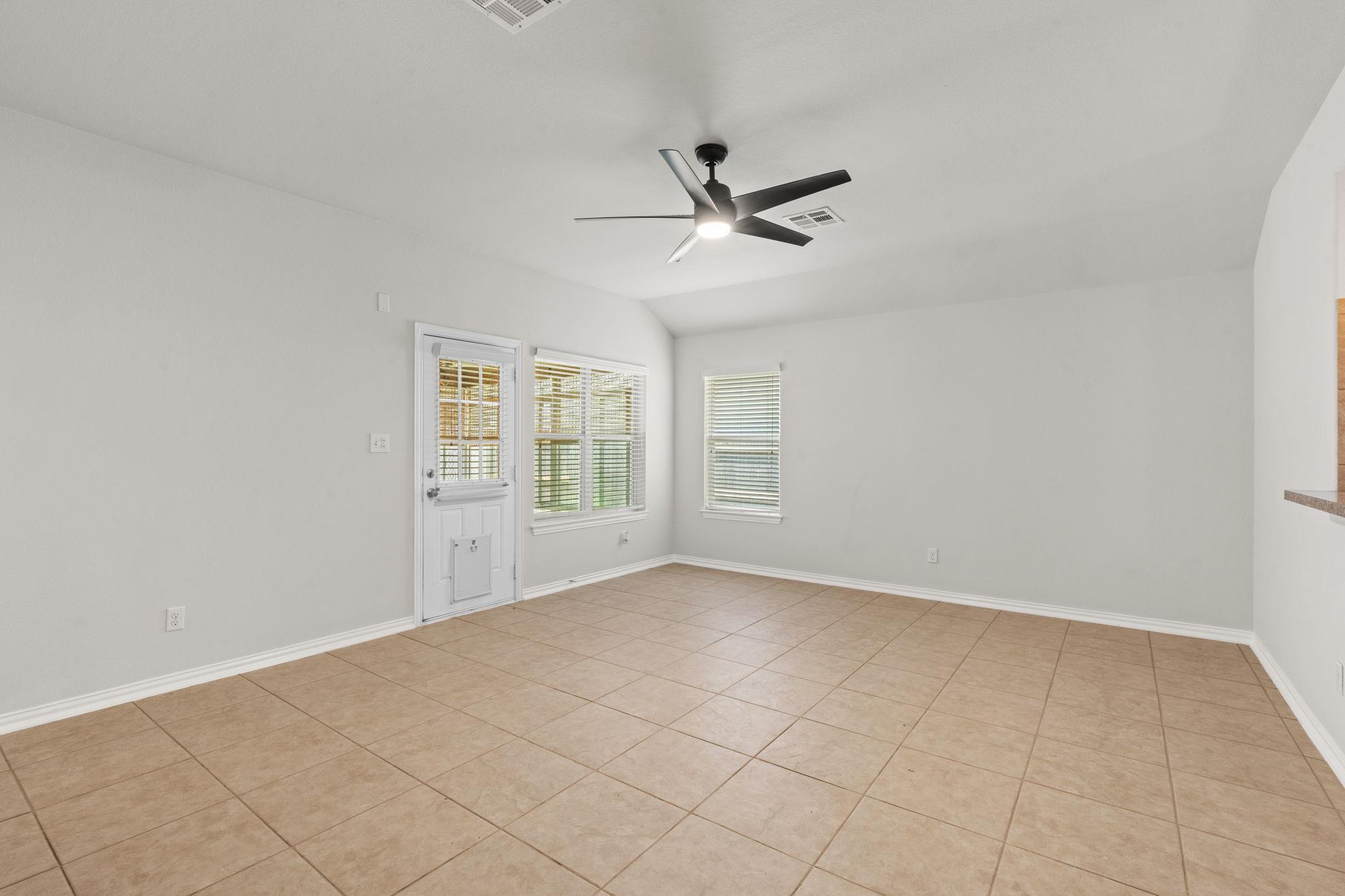322 Strawberry Blonde Dr Property Photo 15