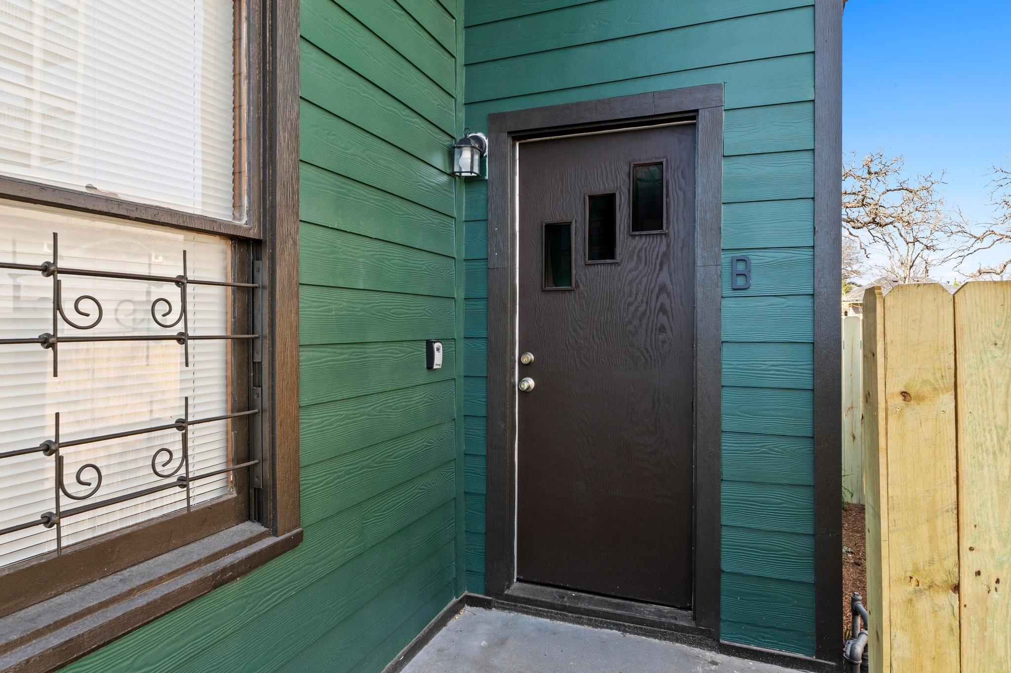 1308 E 12th St #b Property Photo 3