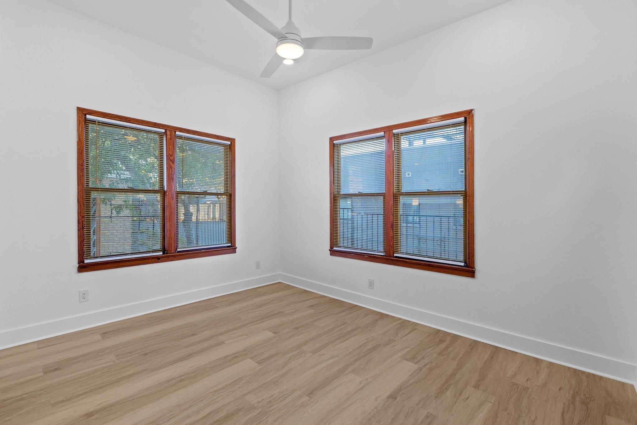 1308 E 12th St #b Property Photo 4