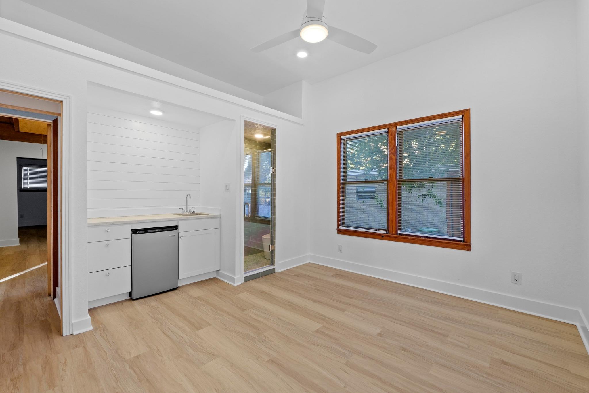 1308 E 12th St #b Property Photo 5