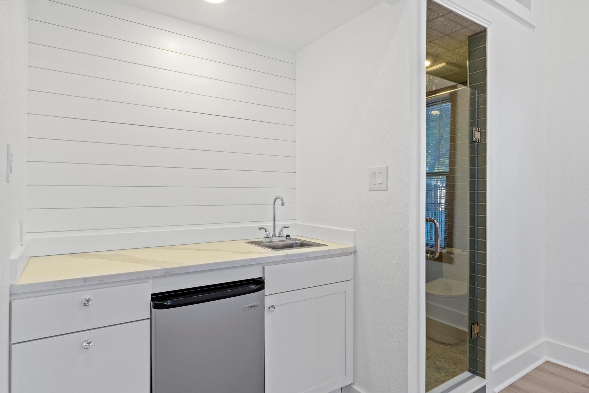 1308 E 12th St #b Property Photo 6