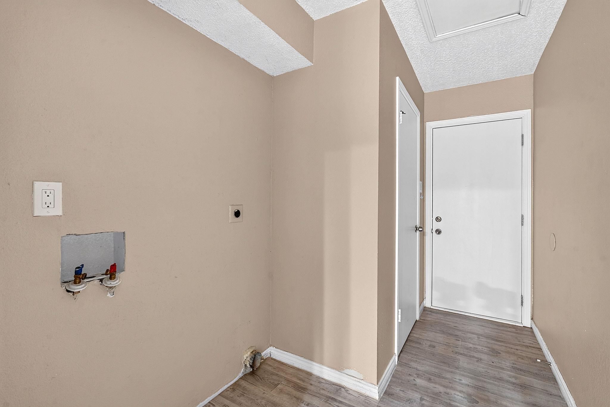 8390269 Property Photo 15