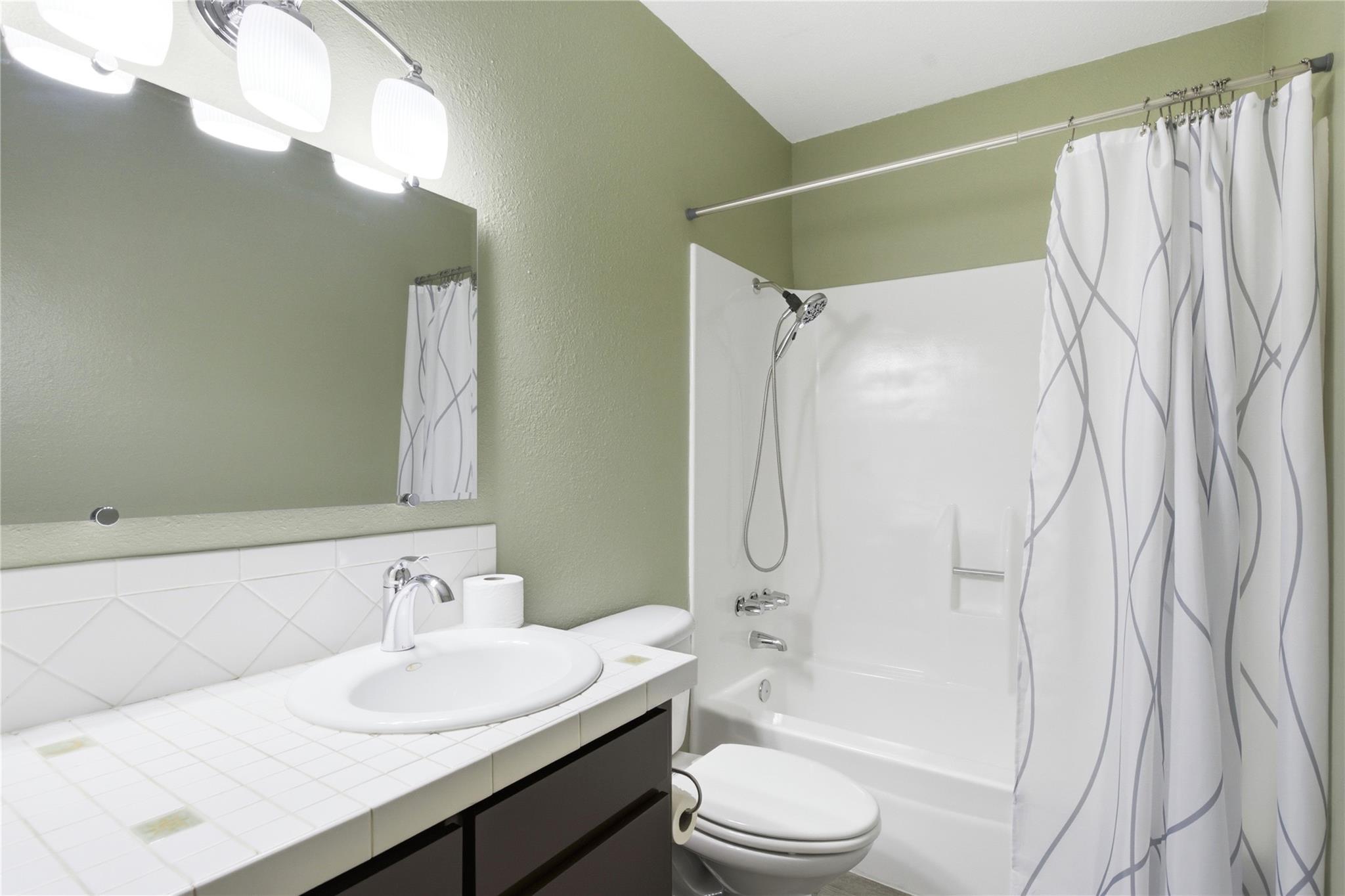 2302 E Side Dr #18 Property Photo 3