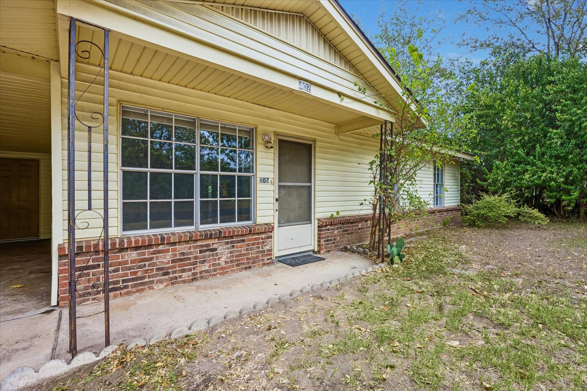 402 Bramble Dr Property Photo 3