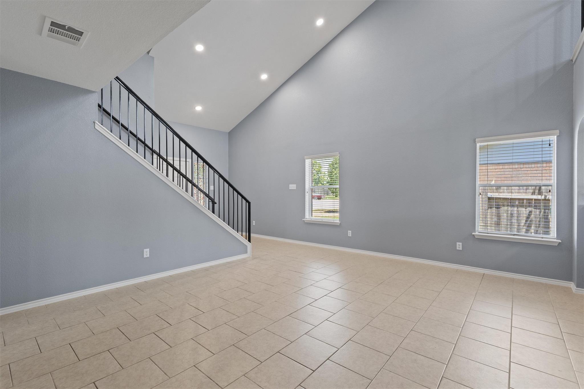 12629 James Polk St Property Photo 6