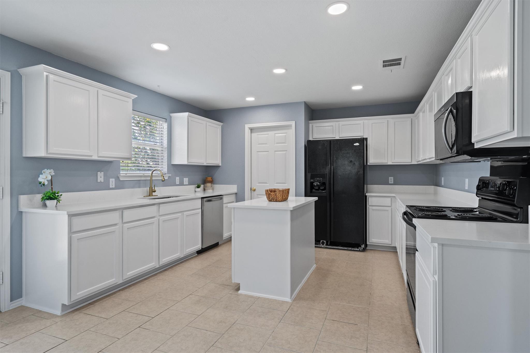 12629 James Polk St Property Photo 10