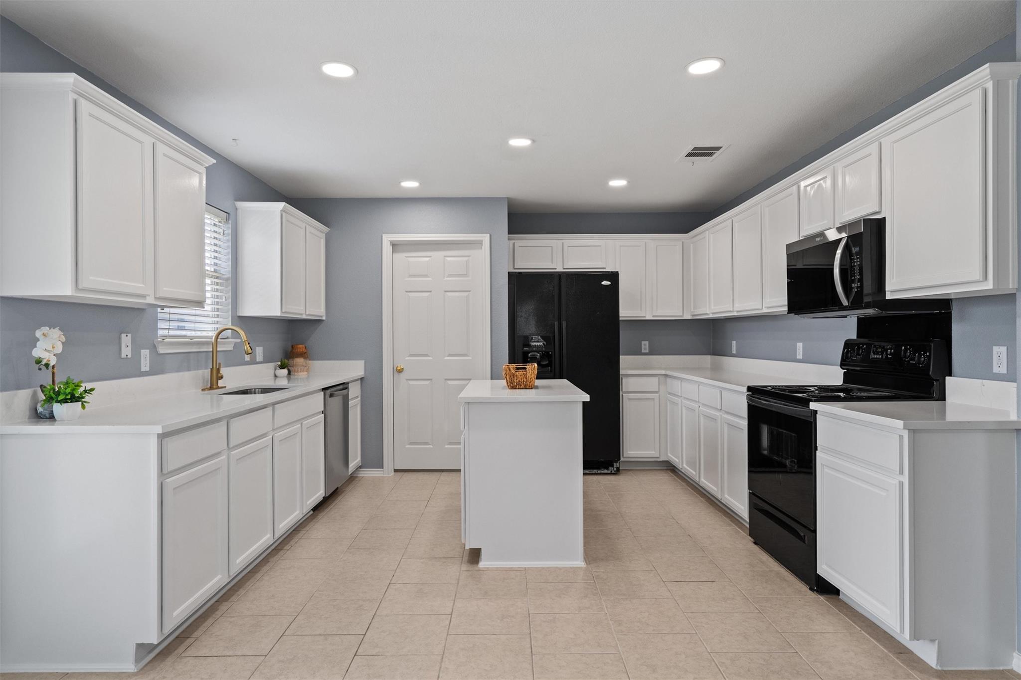 12629 James Polk St Property Photo 11