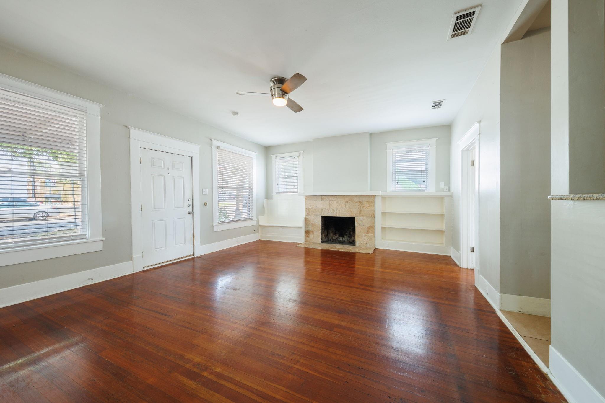 1805 Nueces ST Property Photo 1