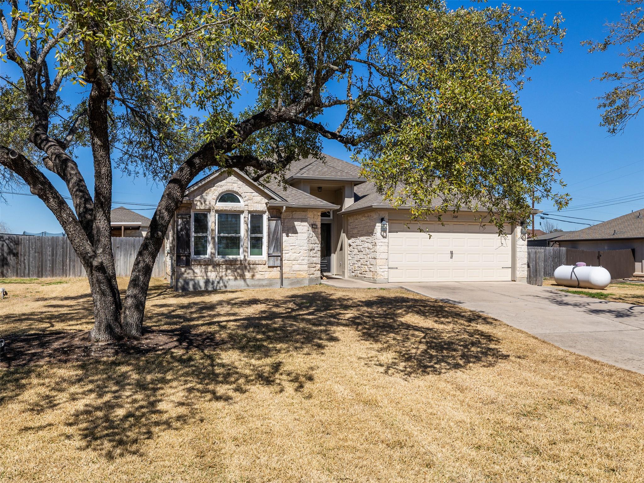 208 S Buffalo Pass Property Photo 1