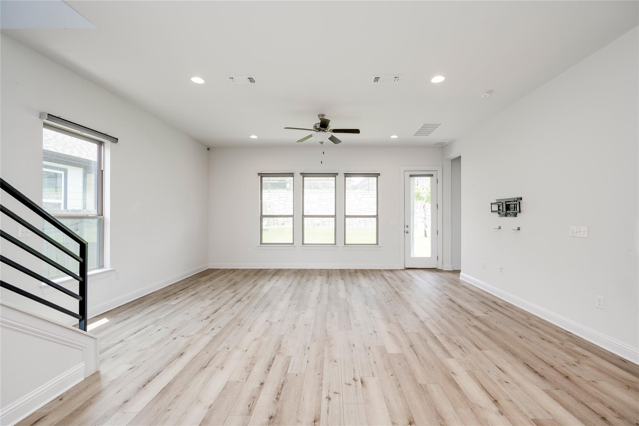 9813 Evening Canopy Dr Property Photo 10