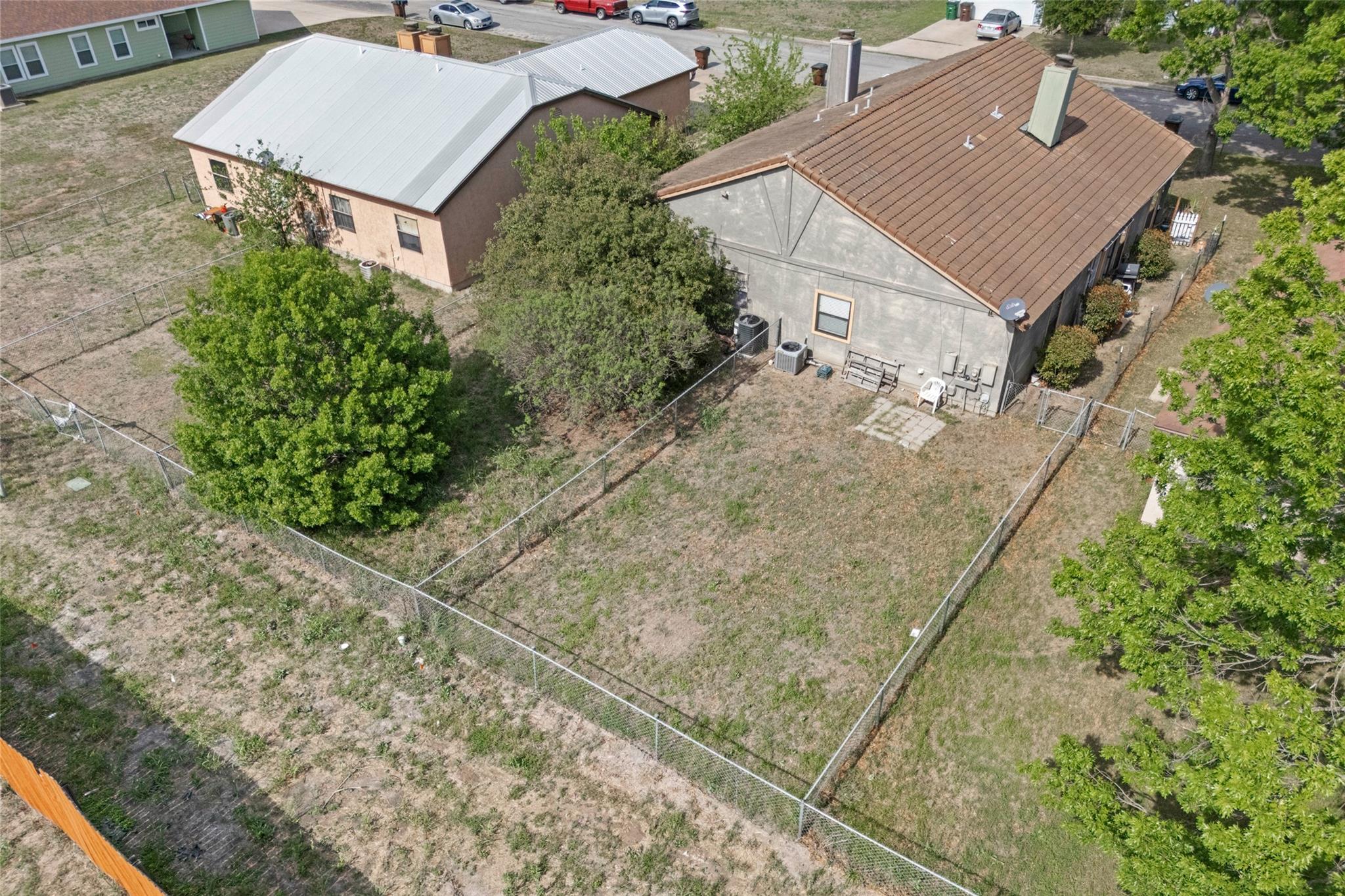 911 Crockett St #a Property Photo 38