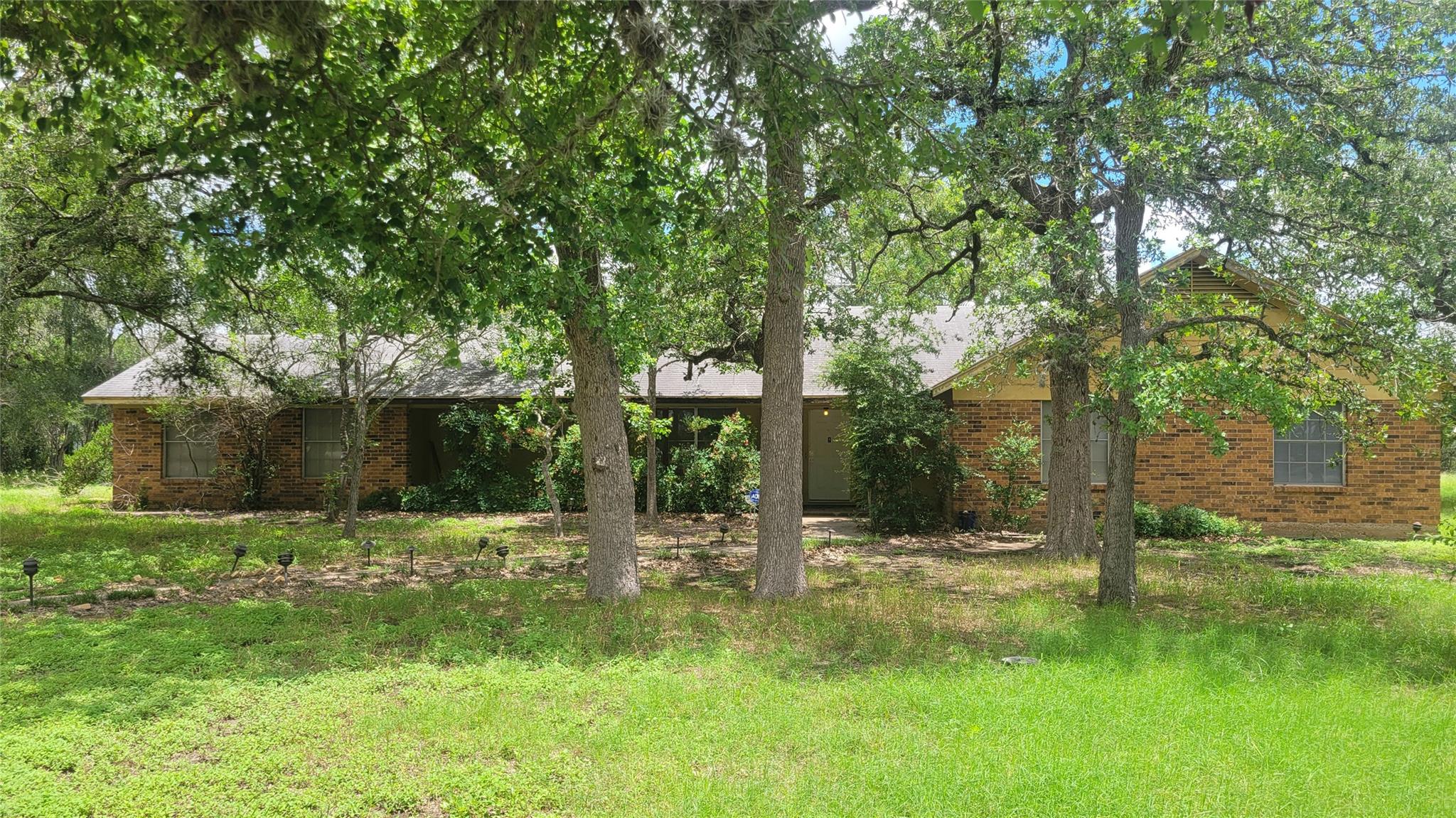 123 River Oaks Dr Property Photo 1
