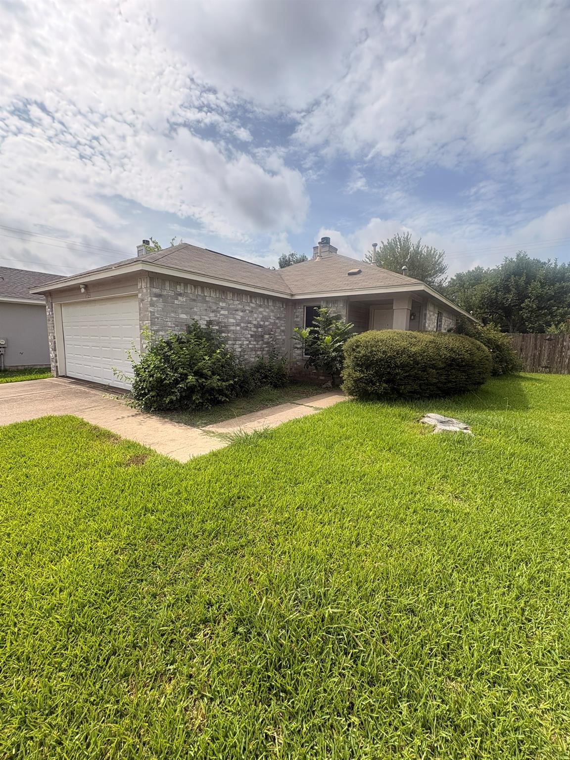 1725 Shire St Property Photo 1