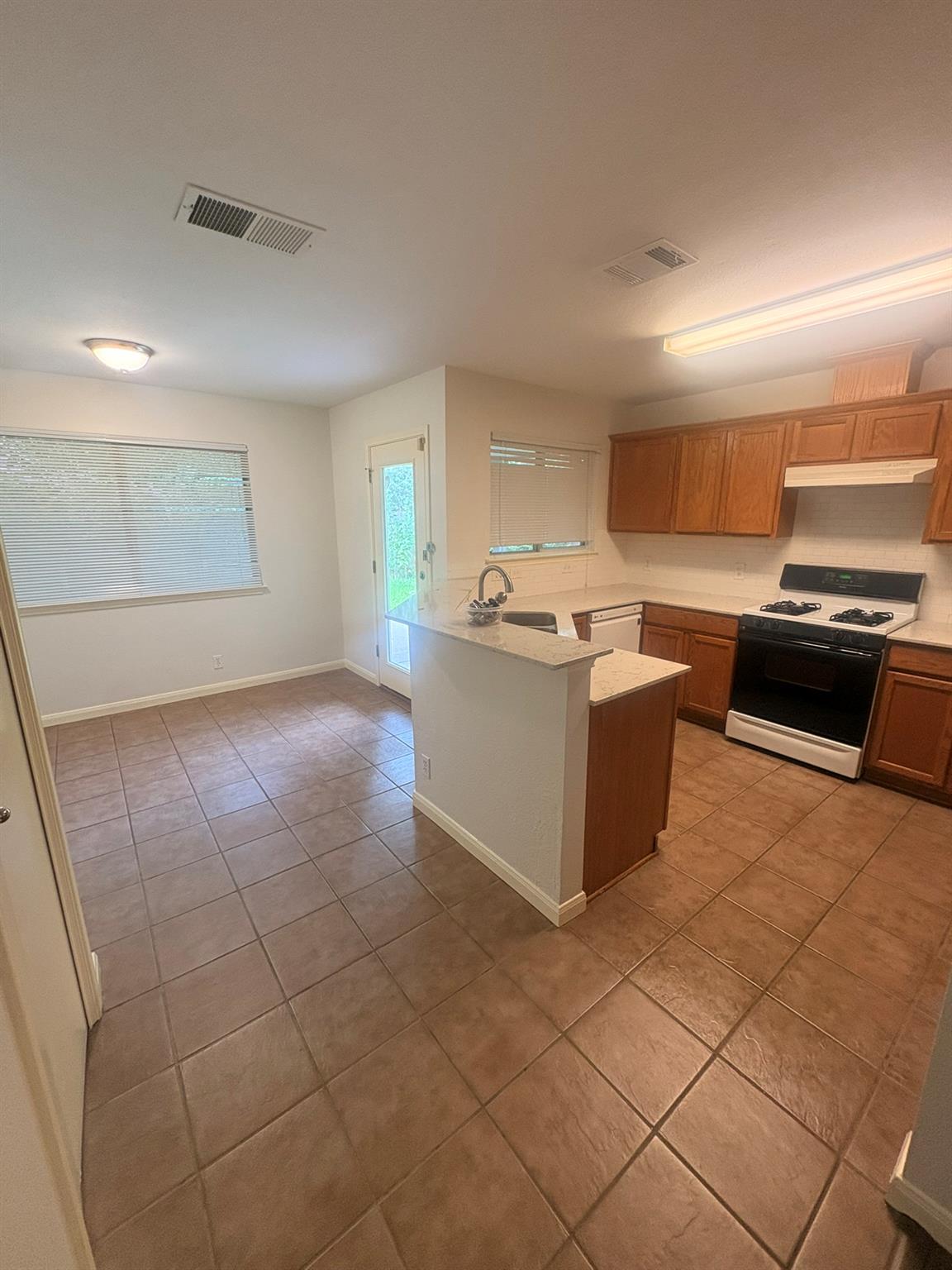 1725 Shire St Property Photo 7