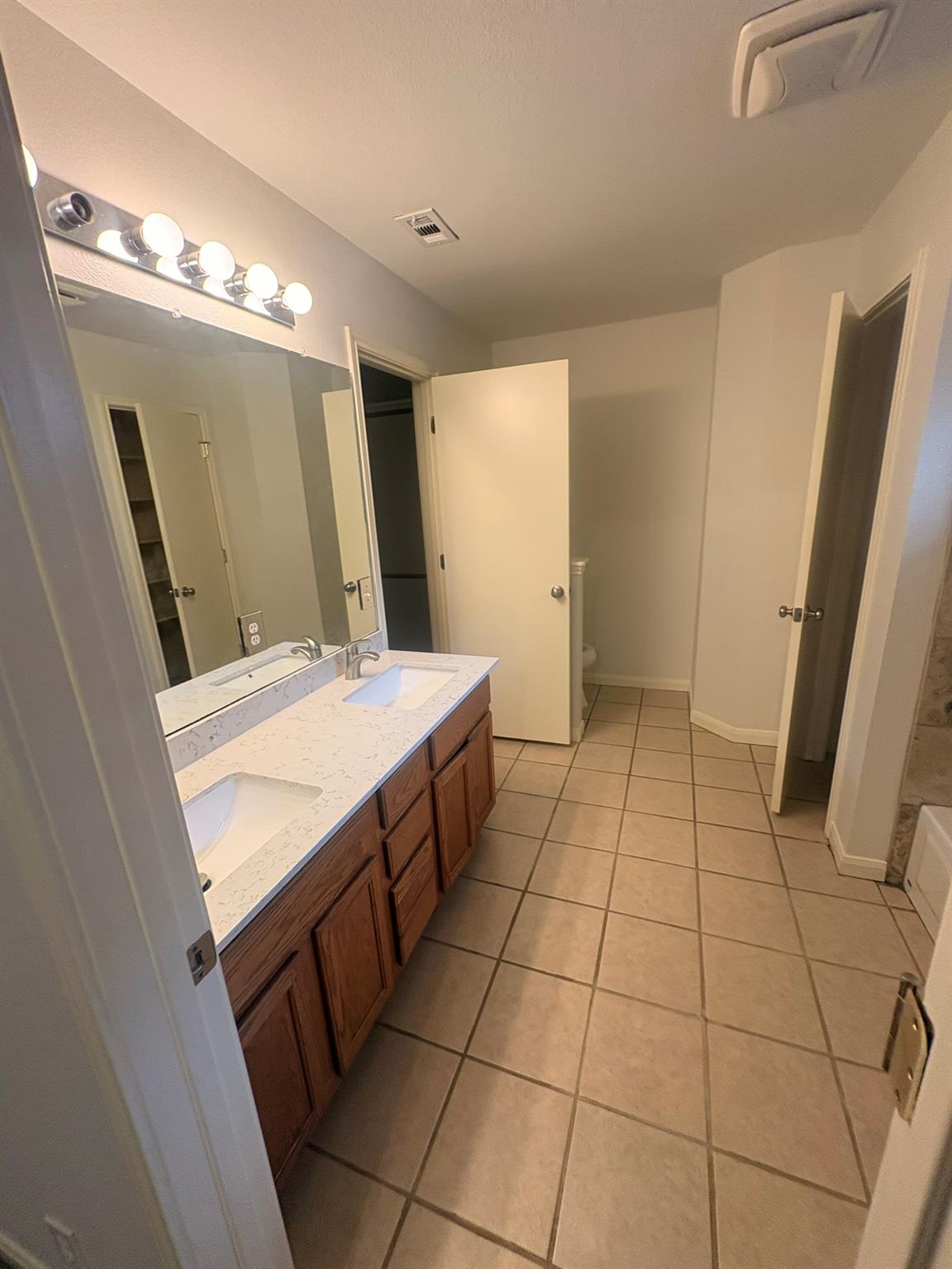 1725 Shire St Property Photo 9