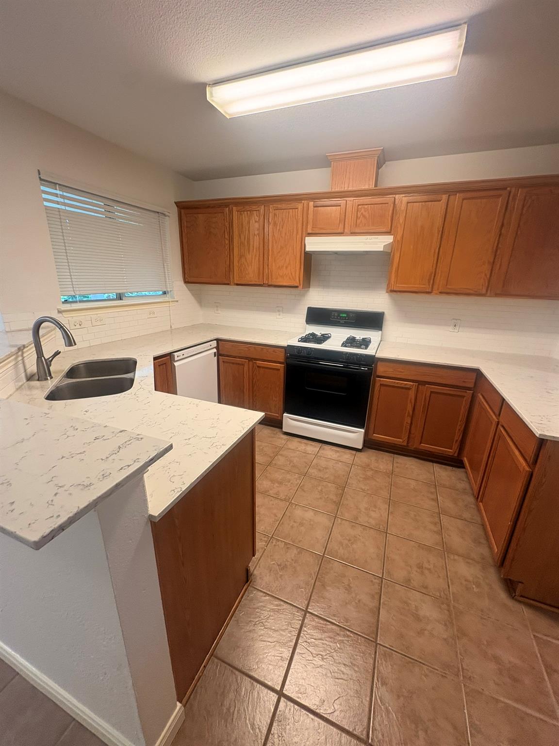 1725 Shire St Property Photo 15
