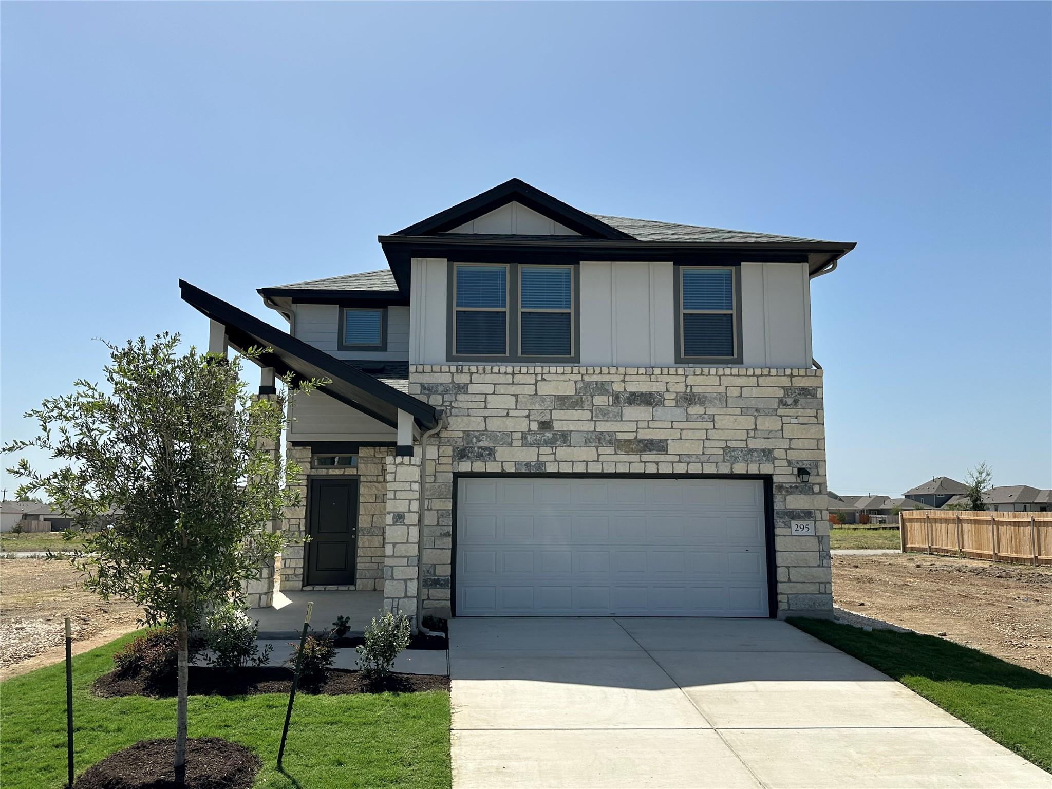 295 Young St Property Photo