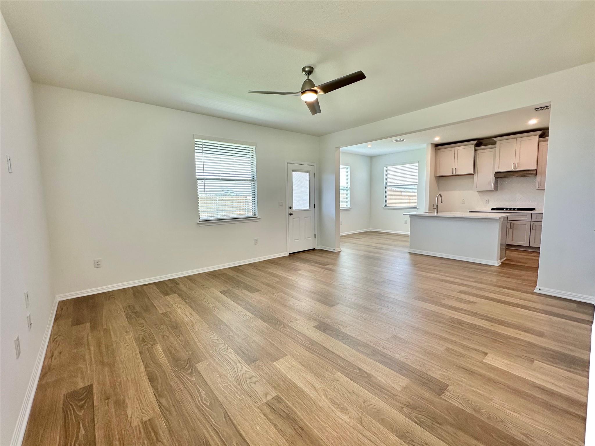 295 Young St Property Photo 2