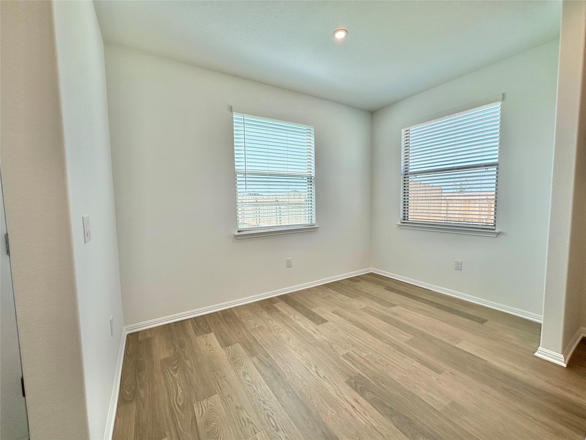 295 Young St Property Photo 5