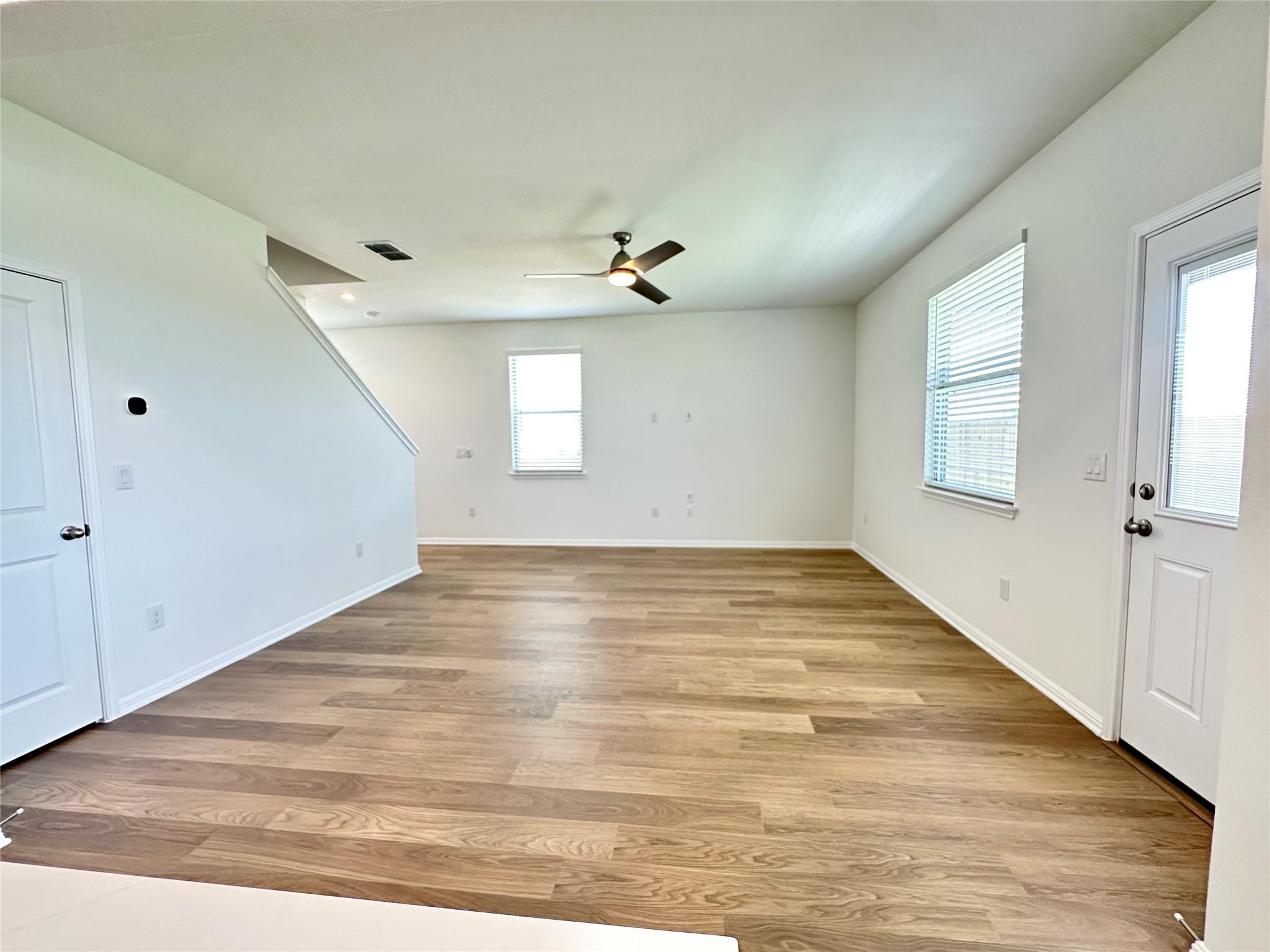 295 Young St Property Photo 6