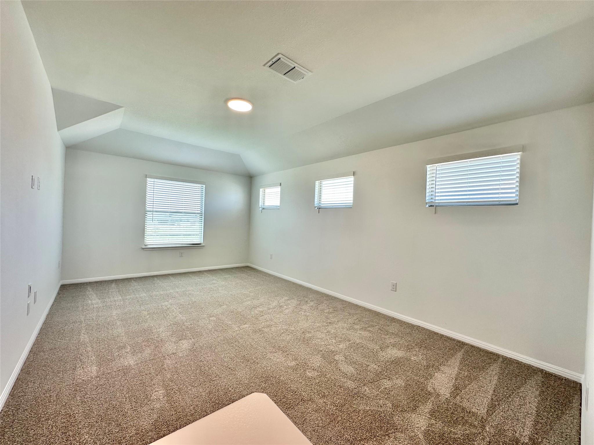 295 Young St Property Photo 7