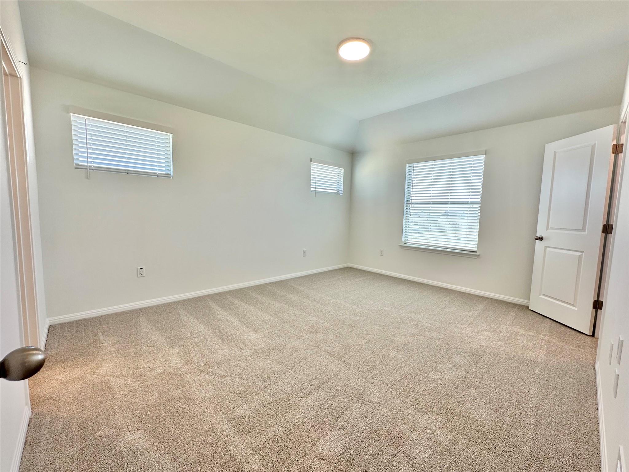 295 Young St Property Photo 9