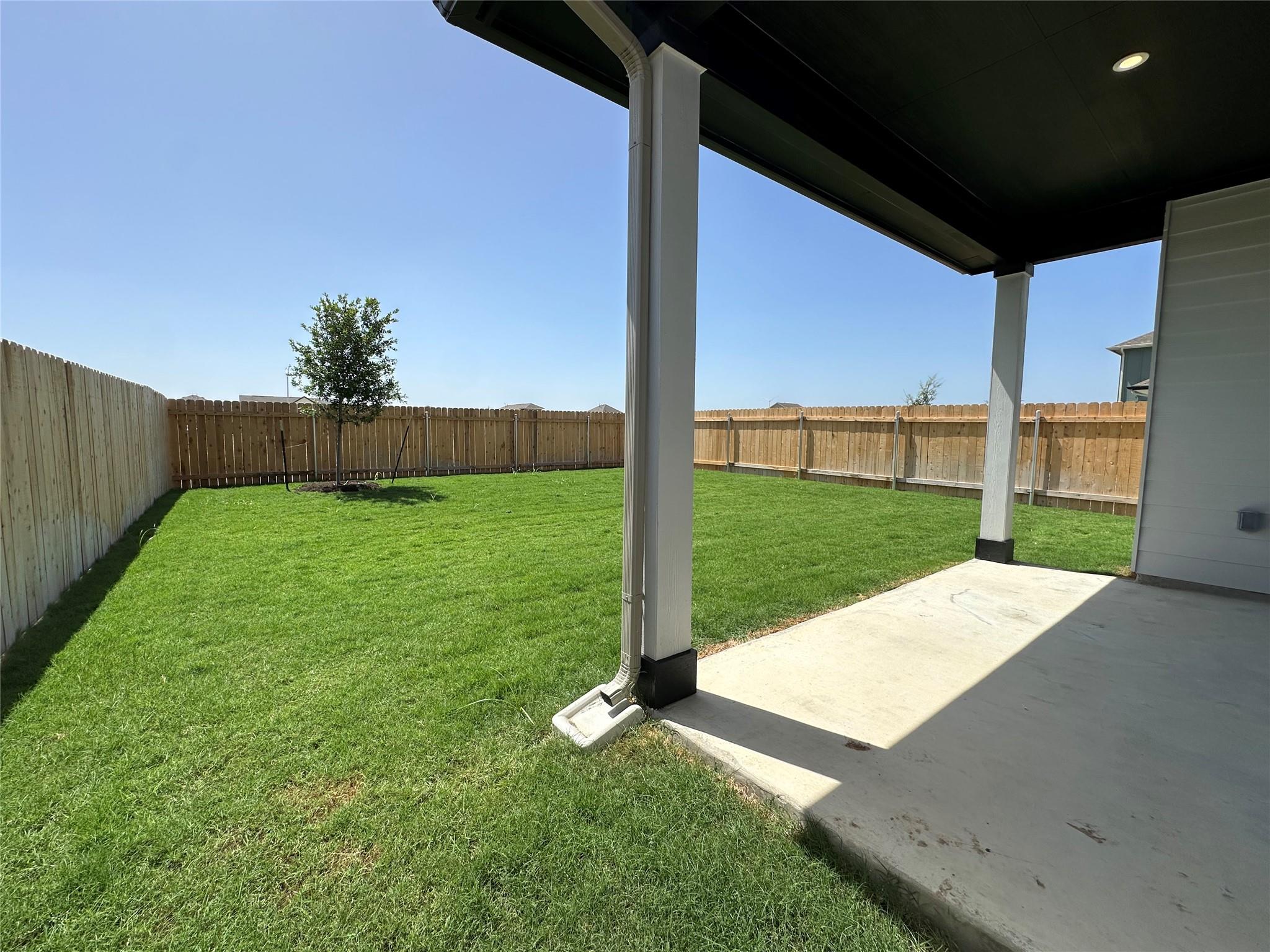 295 Young St Property Photo 12