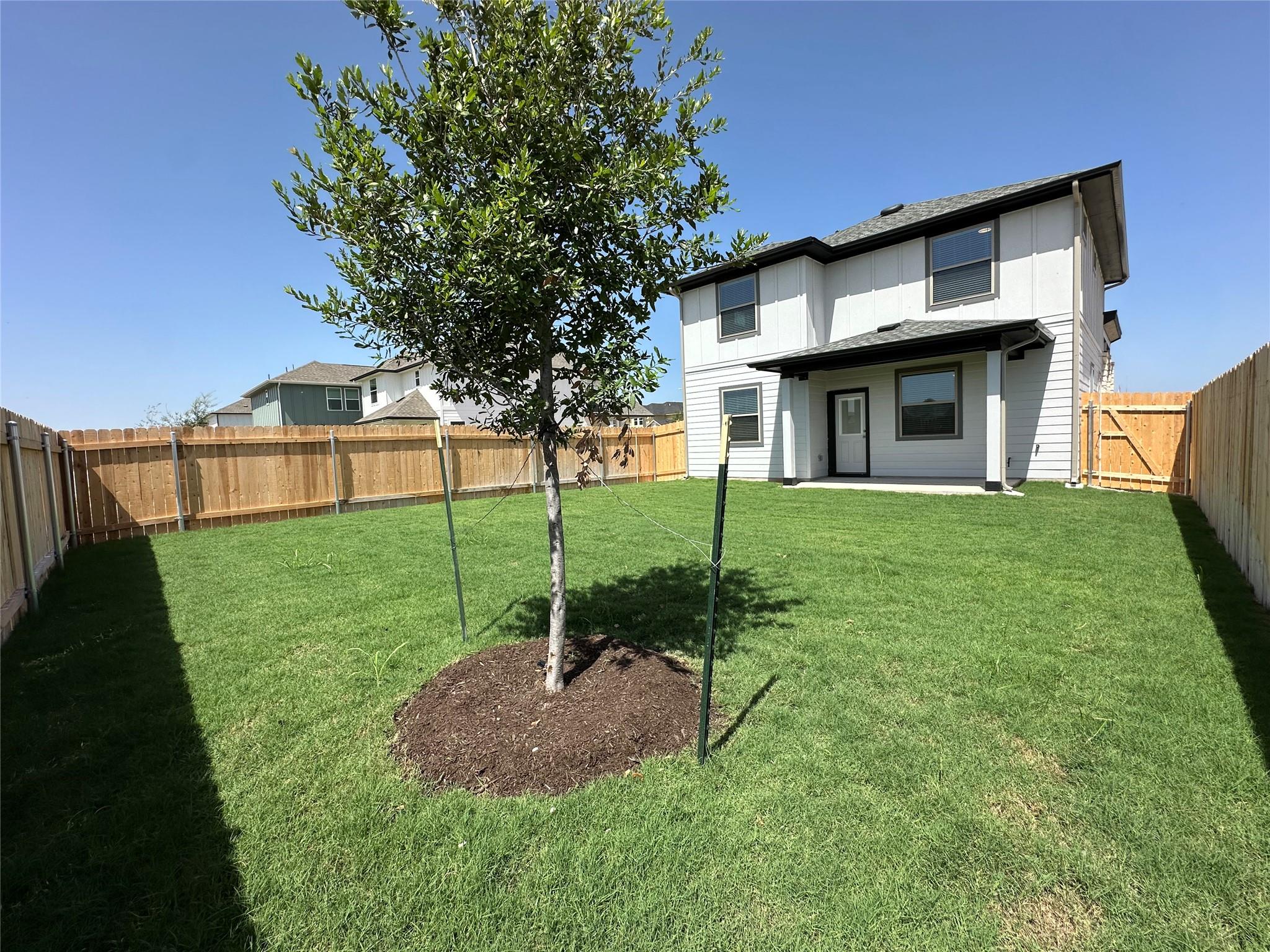 295 Young St Property Photo 13