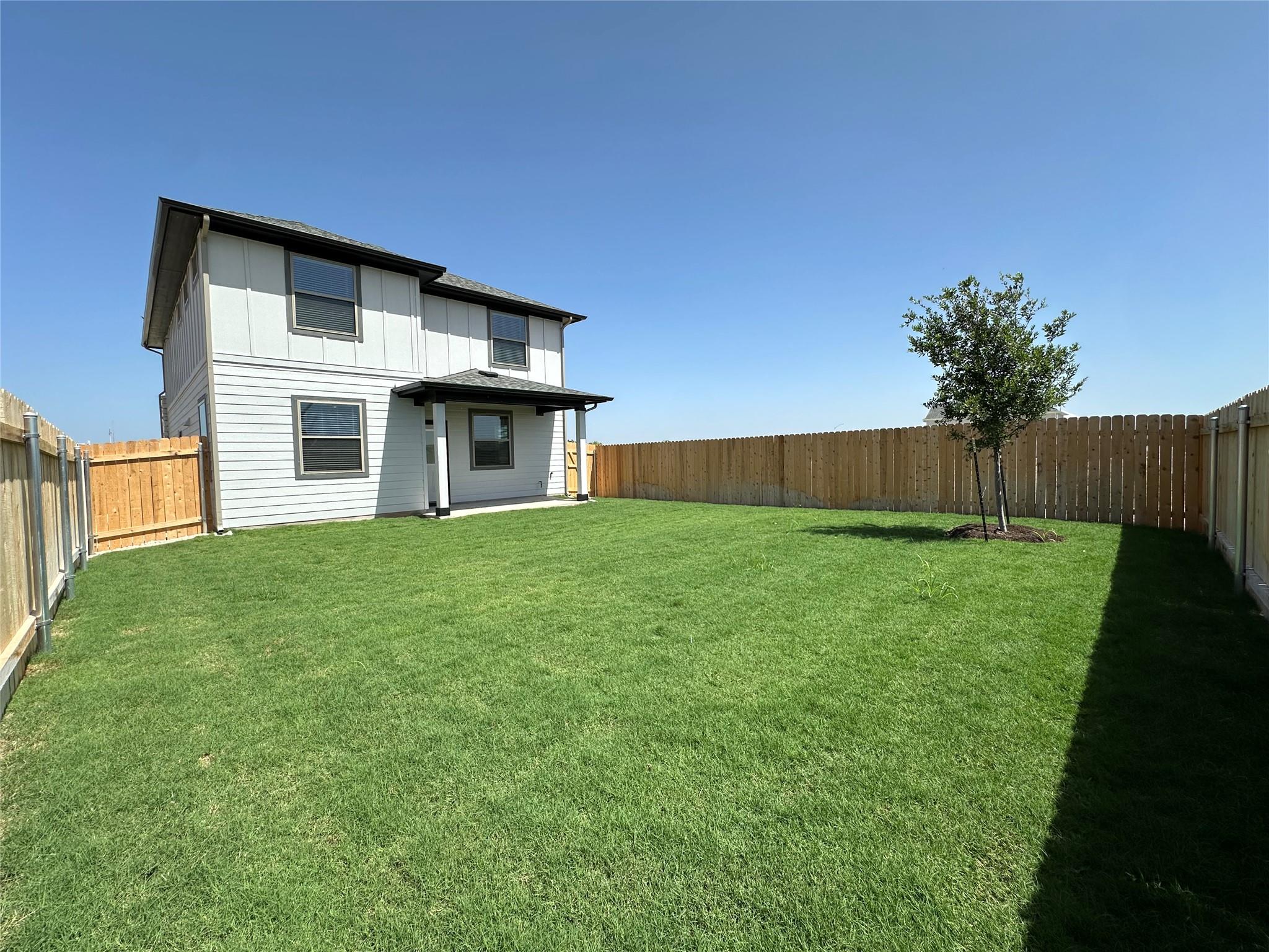295 Young St Property Photo 14