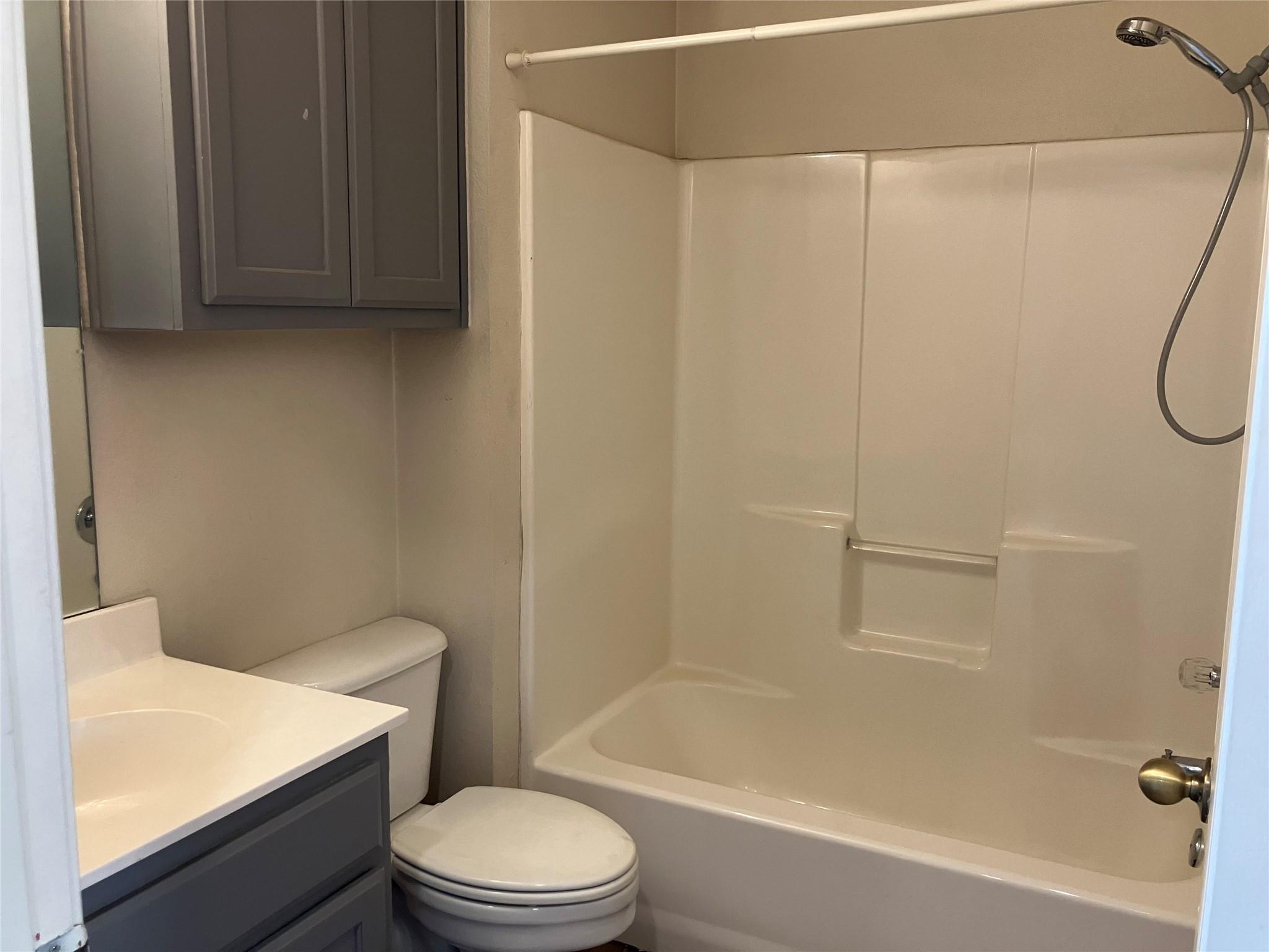 3201 Macarthur Ave #a Property Photo 14