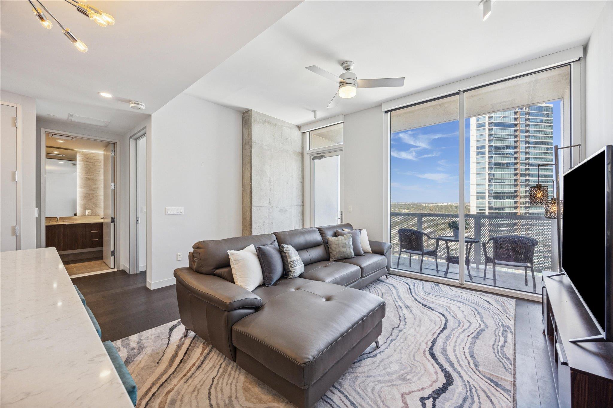 301 West Ave #2202 Property Photo 7