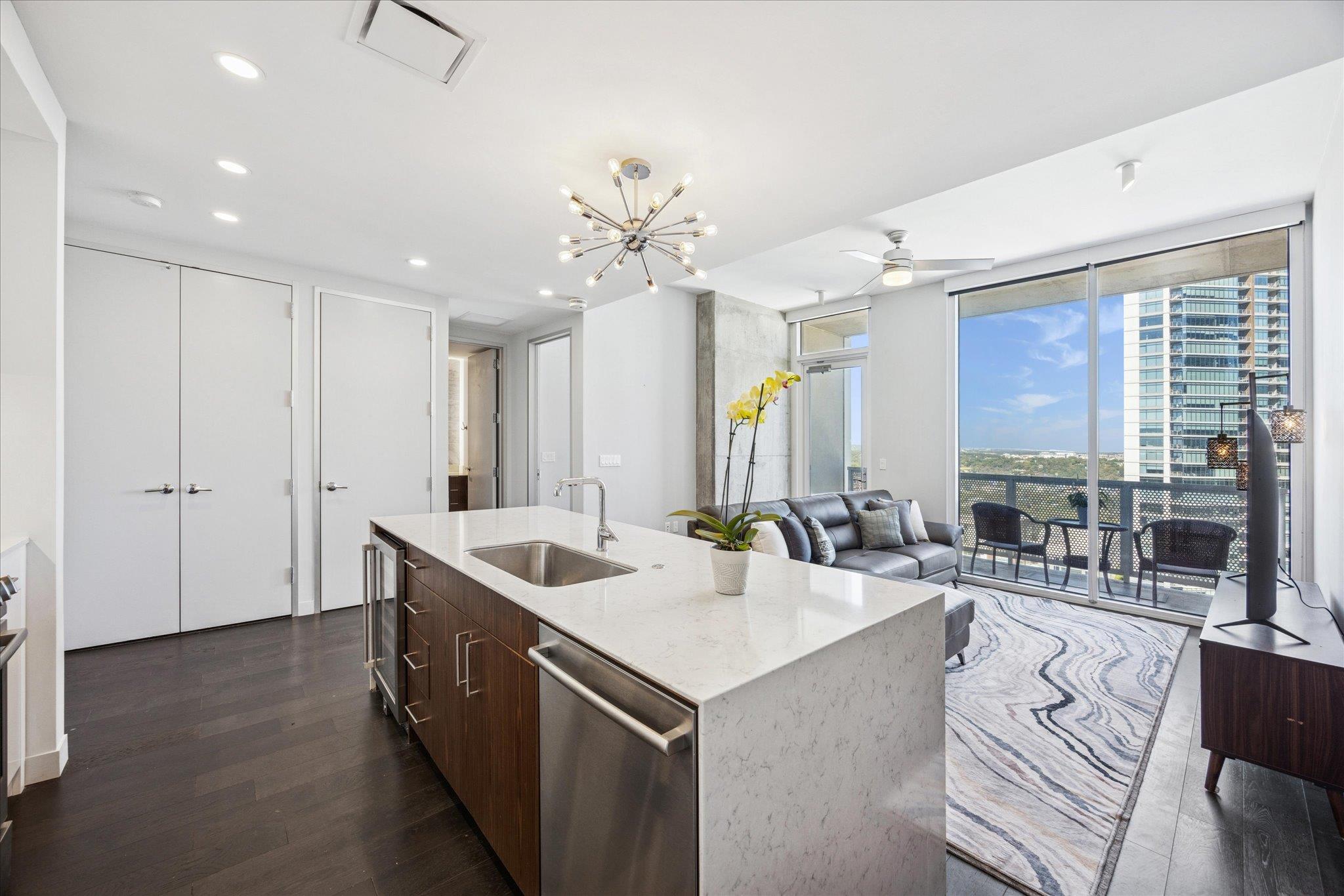 301 West Ave #2202 Property Photo 9