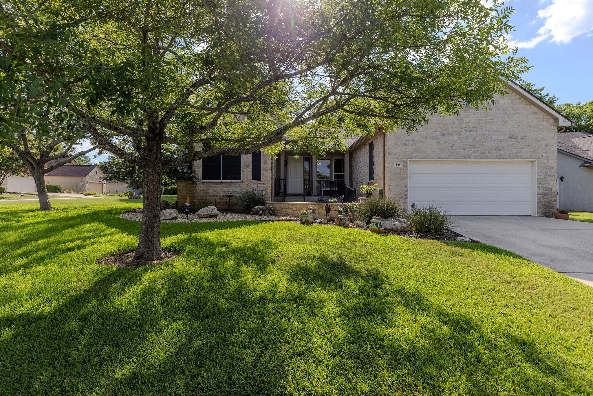 101 Morning Glory Cir Property Photo 1
