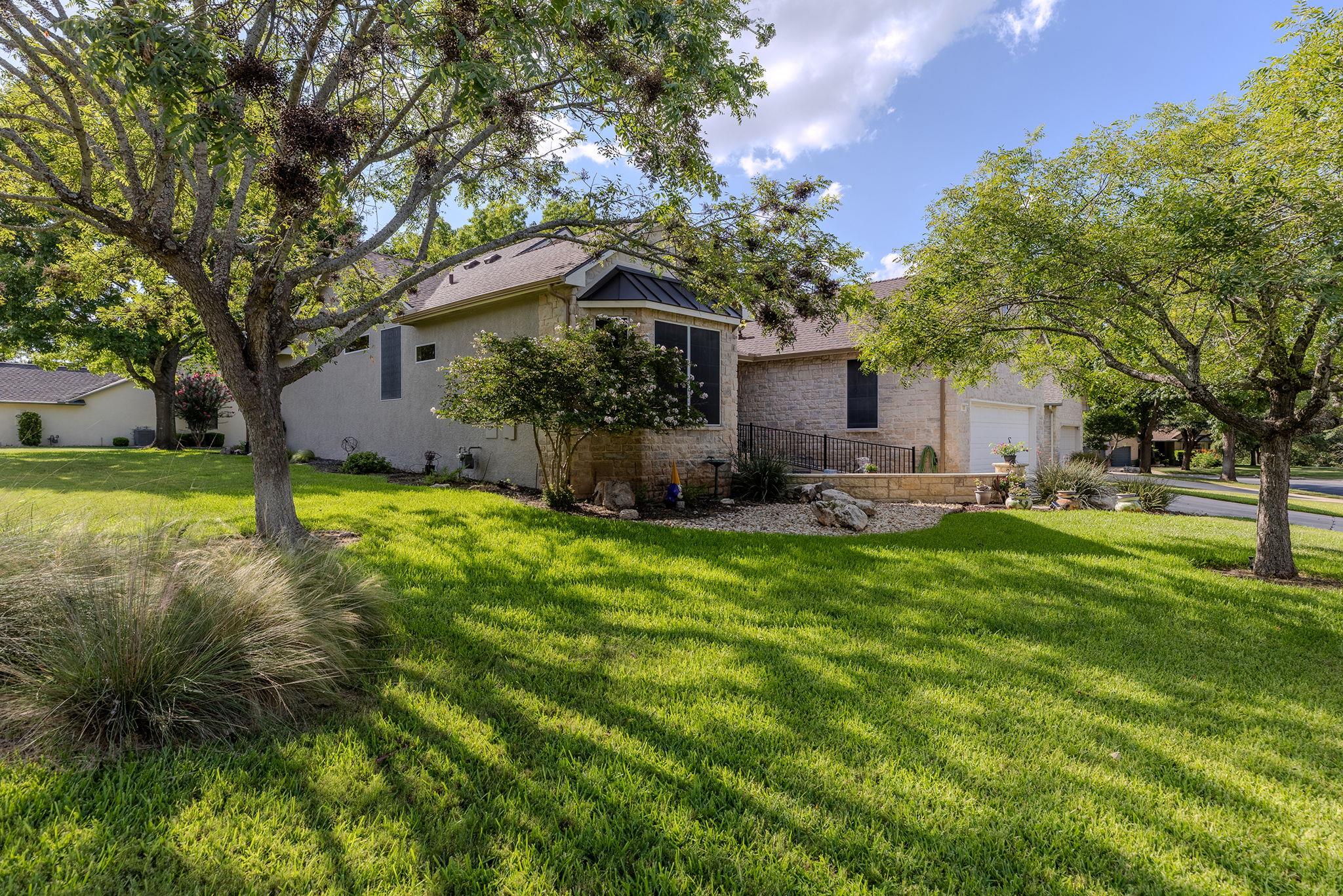 101 Morning Glory Cir Property Photo 2