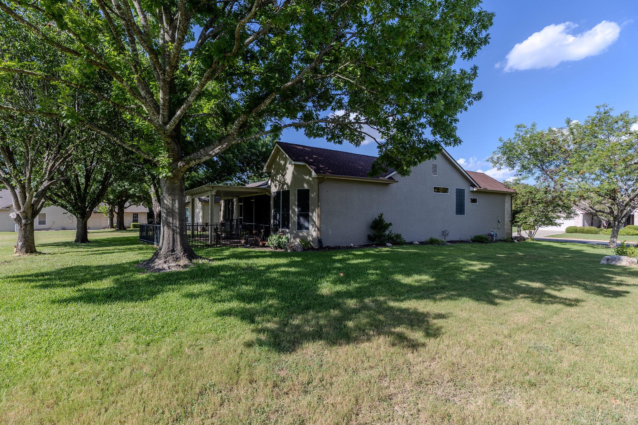 101 Morning Glory Cir Property Photo 32