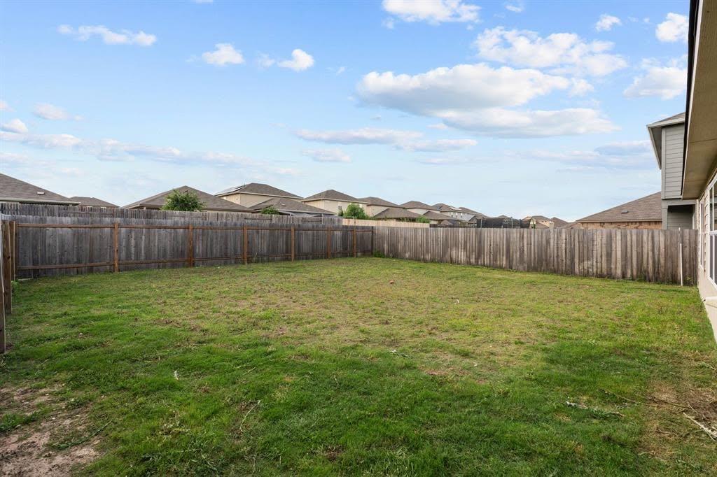 112 Montego St Property Photo 4