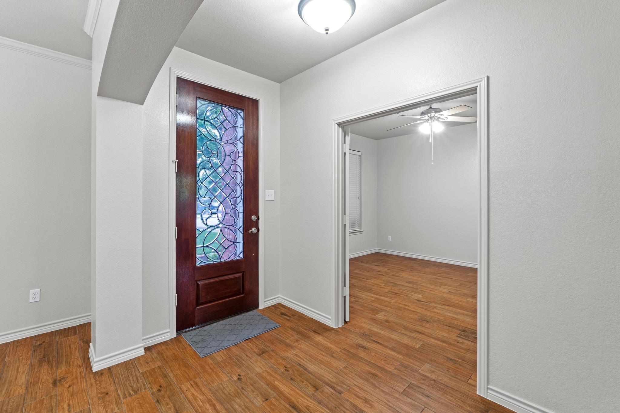 1532 Homewood Cir Property Photo 2