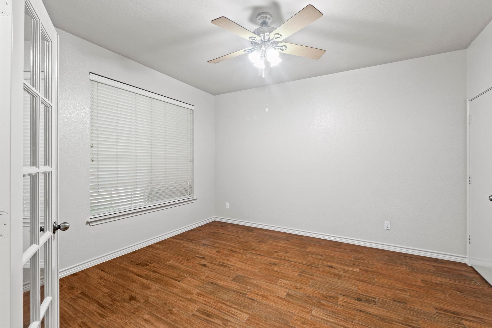 1532 Homewood Cir Property Photo 3