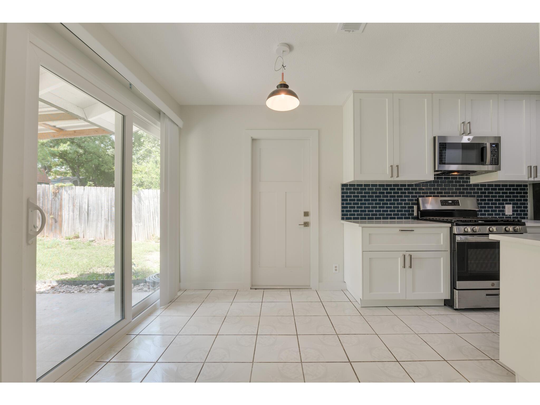 6112 Glen Meadow Dr Property Photo 3