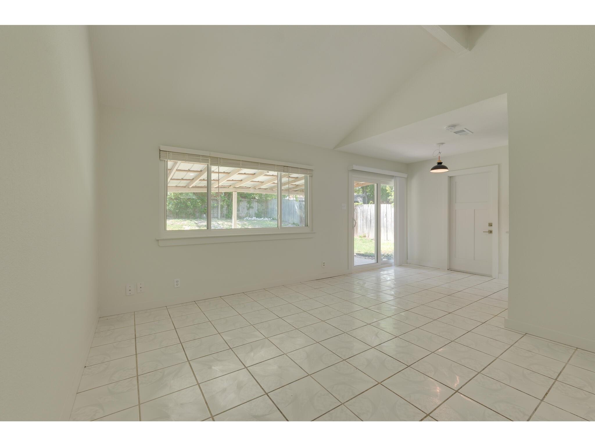 6112 Glen Meadow Dr Property Photo 8