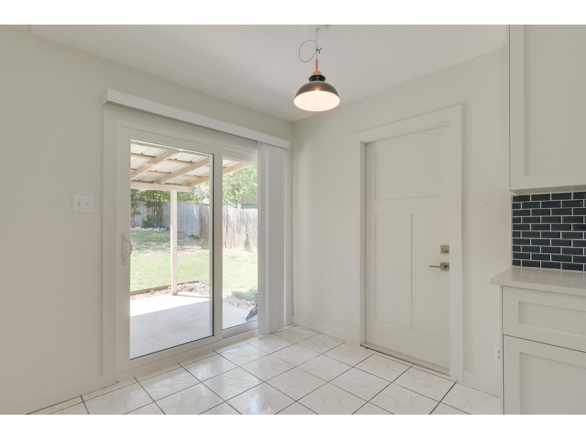 6112 Glen Meadow Dr Property Photo 10