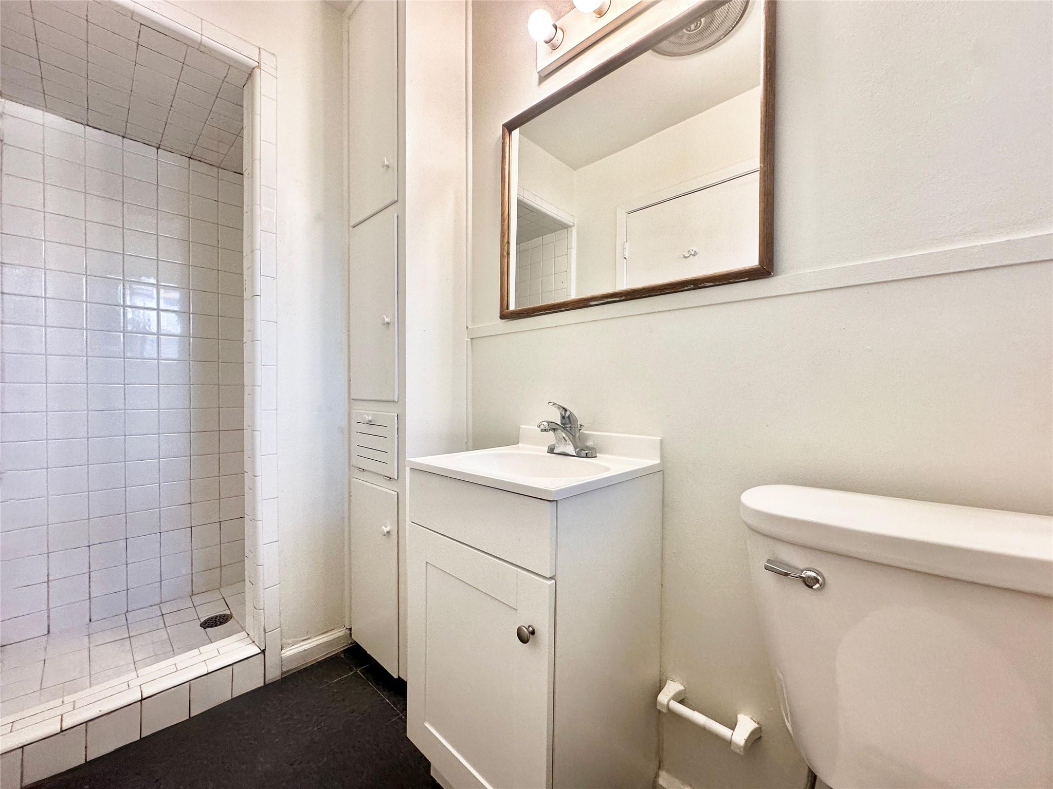 2711 Hemphill Park H Property Photo 6