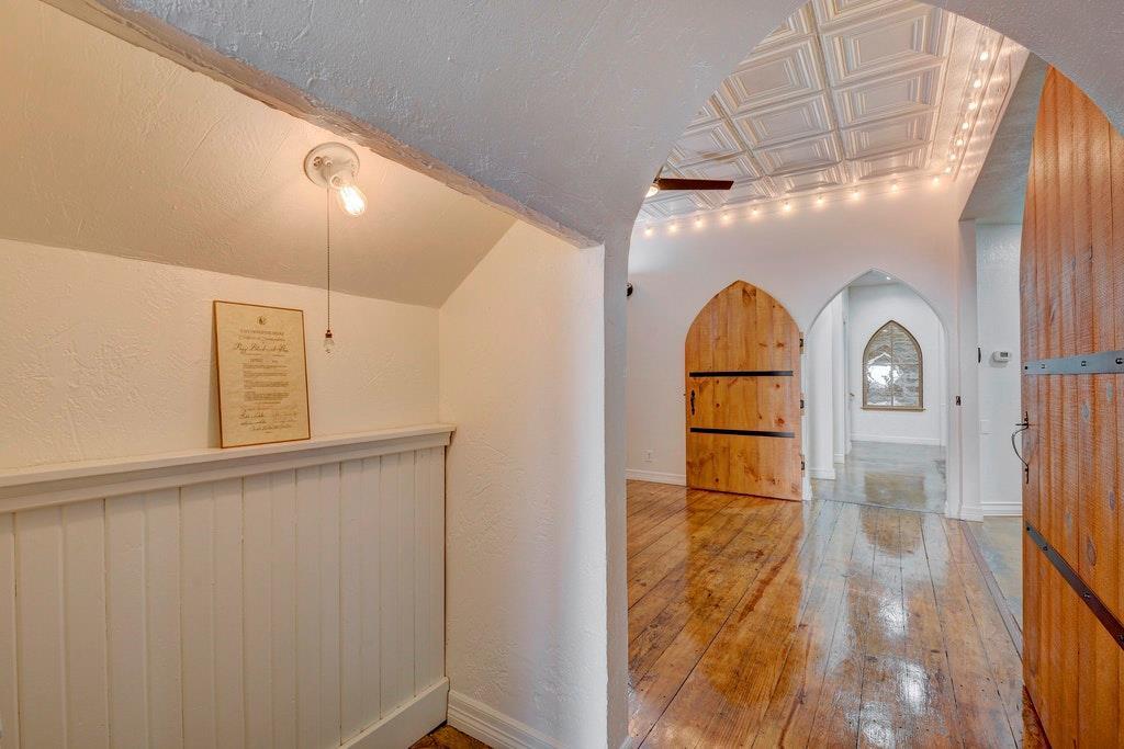 503 Neches St Property Photo 3