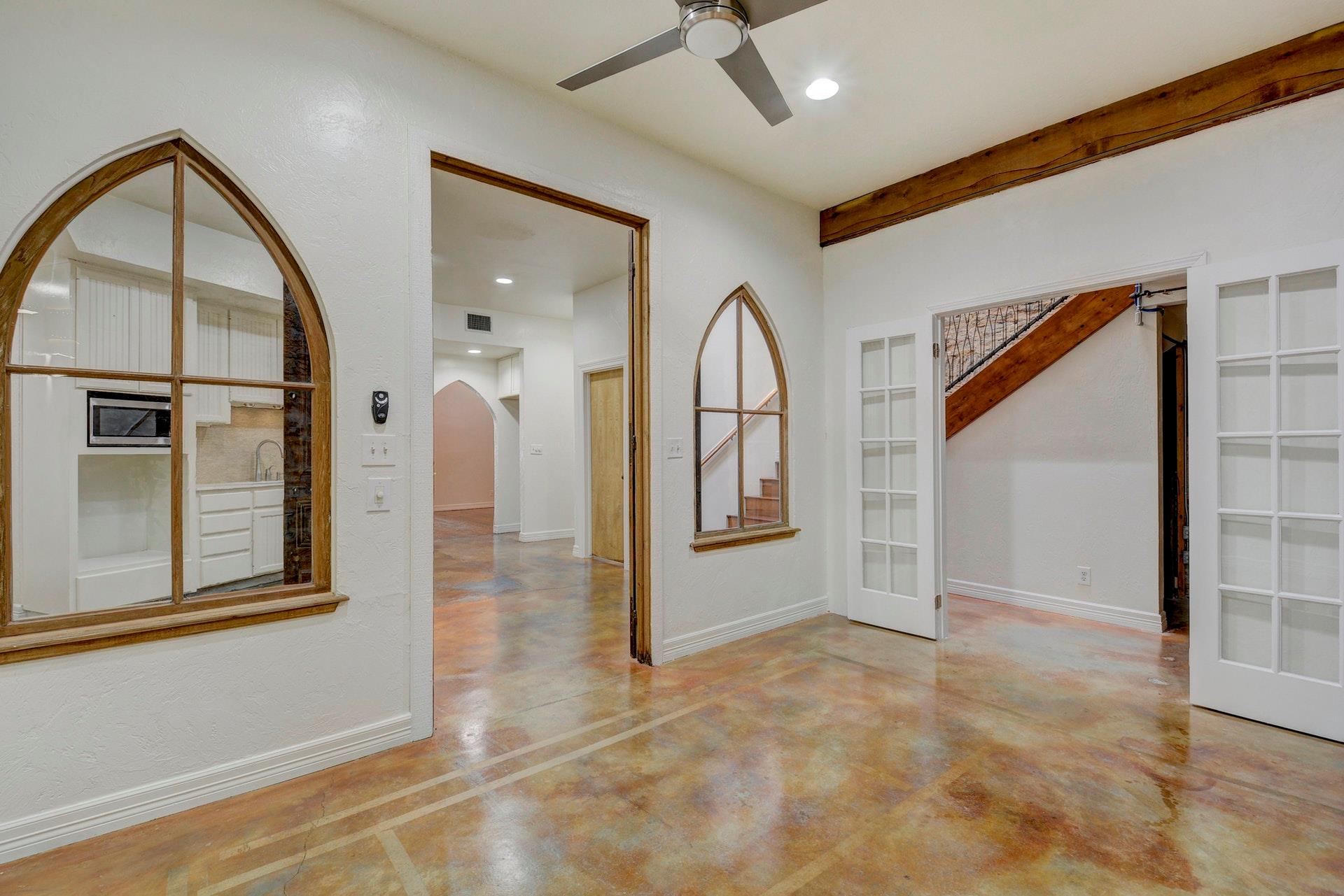 503 Neches St Property Photo 6