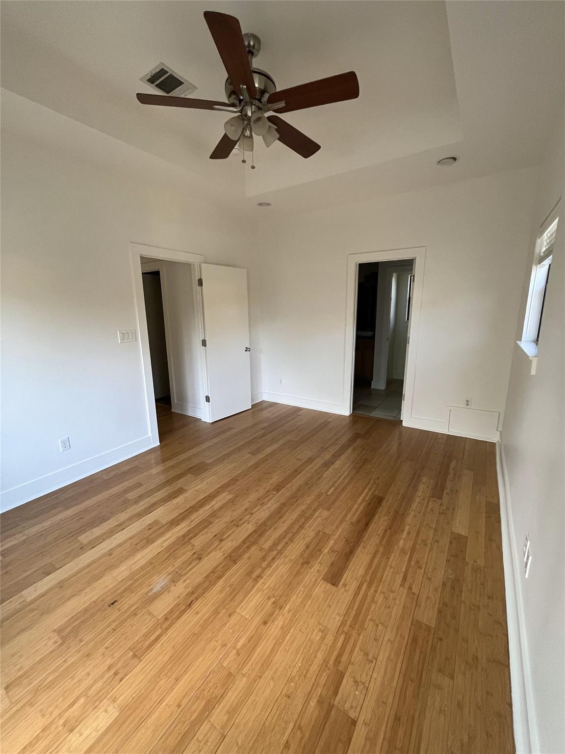 2024 E 2nd St #b Property Photo 10