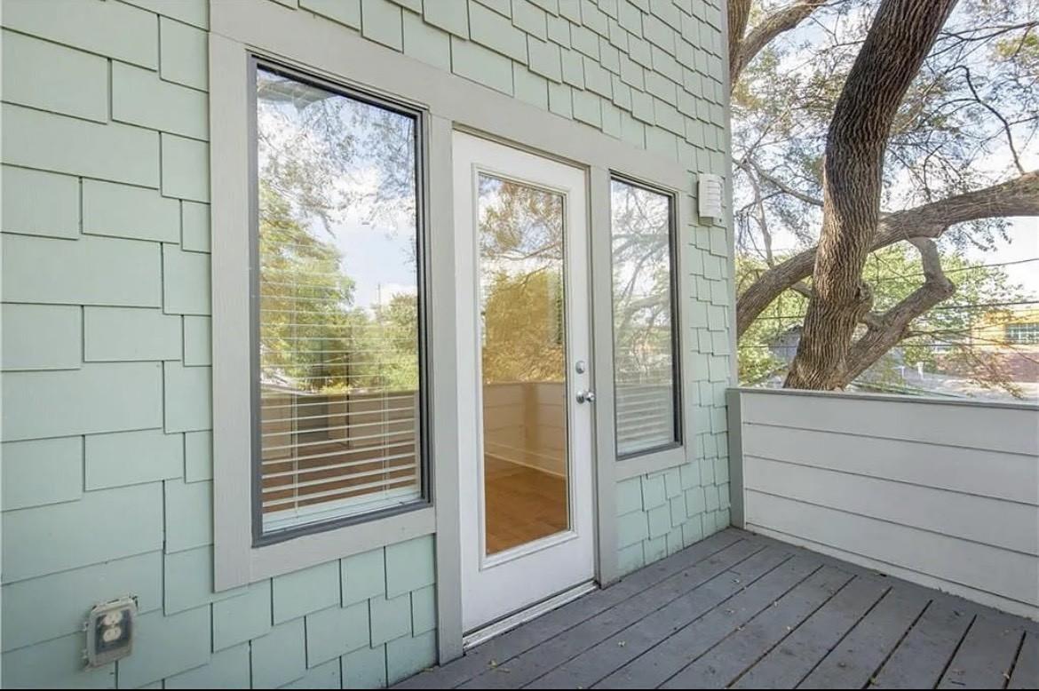 2024 E 2nd St #b Property Photo 11