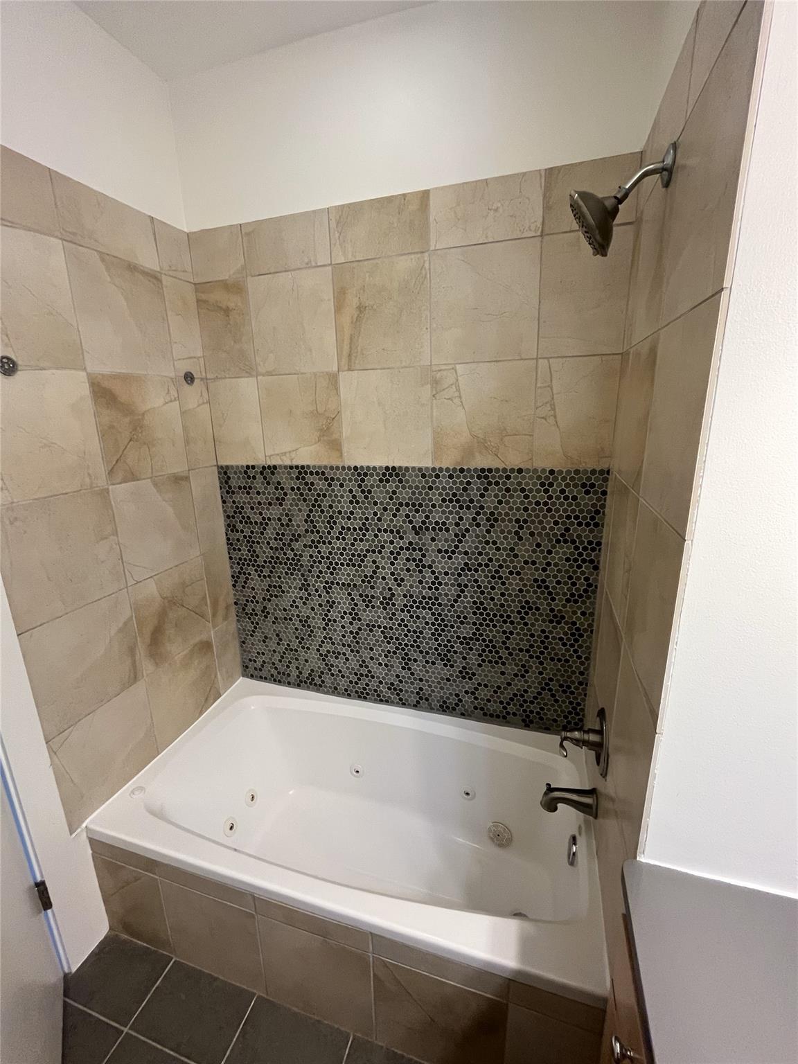 2024 E 2nd St #b Property Photo 18