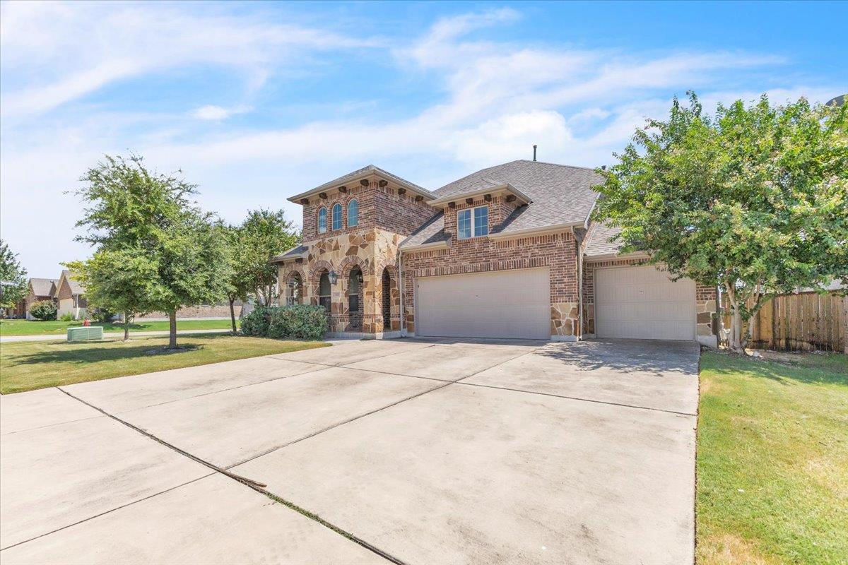 3425 De Soto Loop Property Photo 2